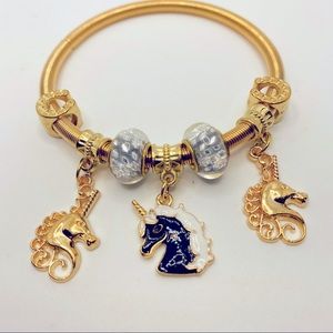 Bracelet golden Unicorns and lucky horse shoes!